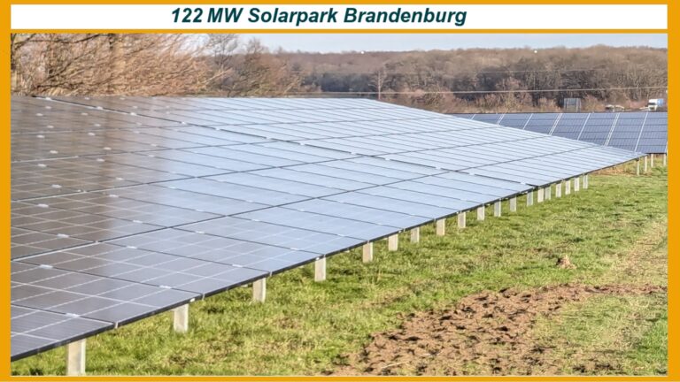 Foto des 122-Megawatt-Solarparks in Brandenburg, der 36.000 Haushalte mit Strom versorgt.