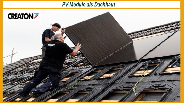 Ein Fachmann montiert ein Solarsystem von CREATON, vorgestellt auf der Messe "Dach und Holz" in Stuttgart.