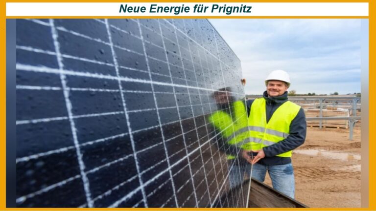 Fachmann vor einer großen Solarwand auf einem Landwirtschaftsprojekt in der Prignitz.