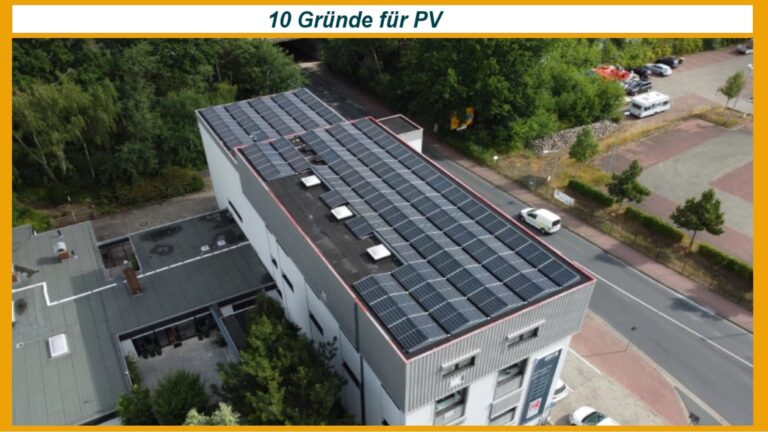 Flachdach mit Photovoltaikanlage: Ein Beispiel für die wachsende Nutzung von Solarenergie.