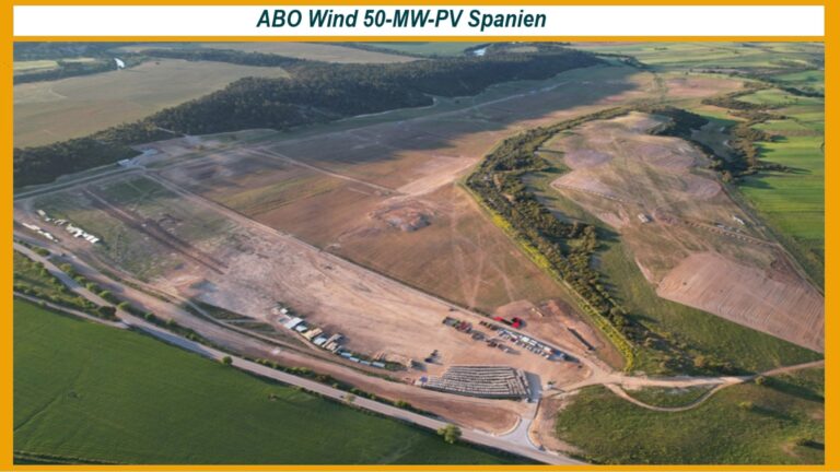 Luftaufnahme des 50-MW-Solarparks Valdezorita von ABO Wind in Zentralspanien.