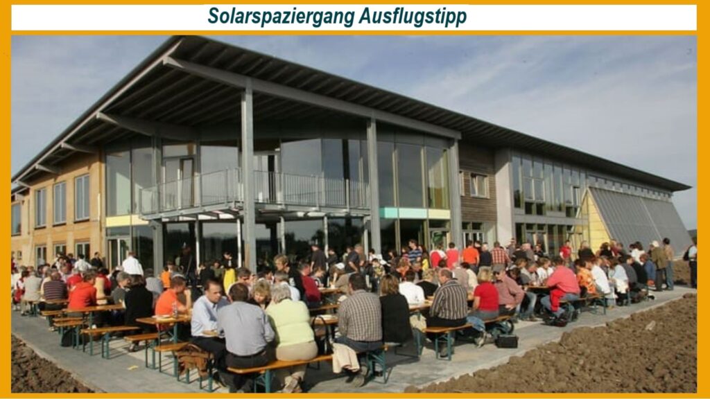 Gäste genießen die Einkehr nach einem Solarspaziergang in der "sonne - die feurige Gastronomie".