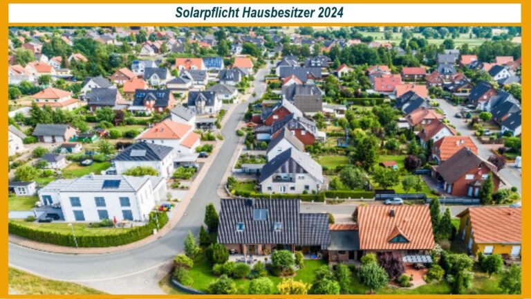 Stadtansicht mit zahlreichen Dächern, die mit Solaranlagen ausgestattet sind.