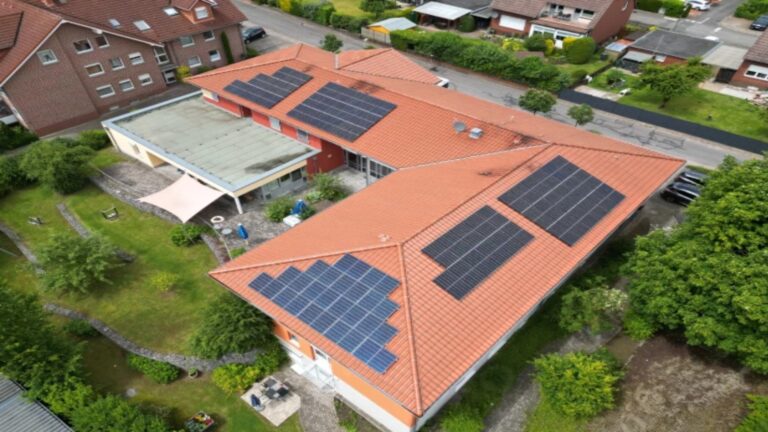 Nachhaltige Energie für die Heilpädagogische Hilfe Osnabrück: Solarenergie für drei Wohnhäuser