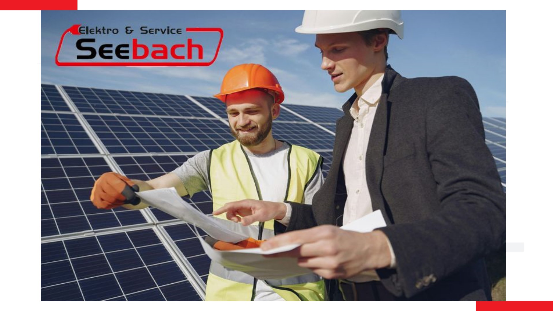 Zwei Experten mit Bauunterlagen vor einem Dach mit Solaranlage von Elektro Seebach GmbH & Co. KG.