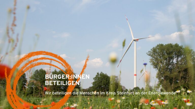 Symbolbild einer Windkraftanlage mit Schriftzug zur Bürgerbeteiligung, symbolisiert Engagement in der Energiewende.