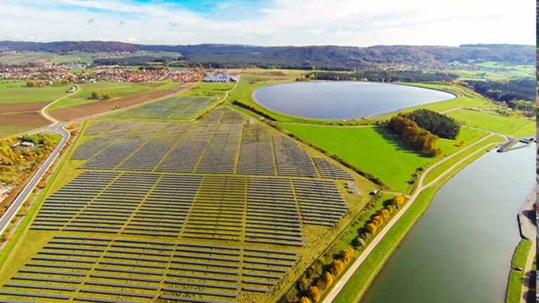 Bild einer Freiflächen-PV-Anlage