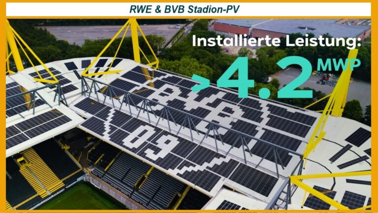 Blick auf die größte PV-Anlage auf einem Stadiondach in Deutschland