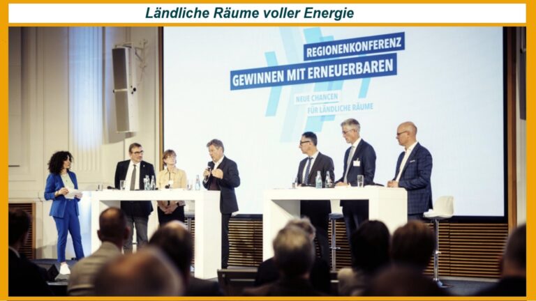 Bild mit Blick auf die Podiumsdiskussion