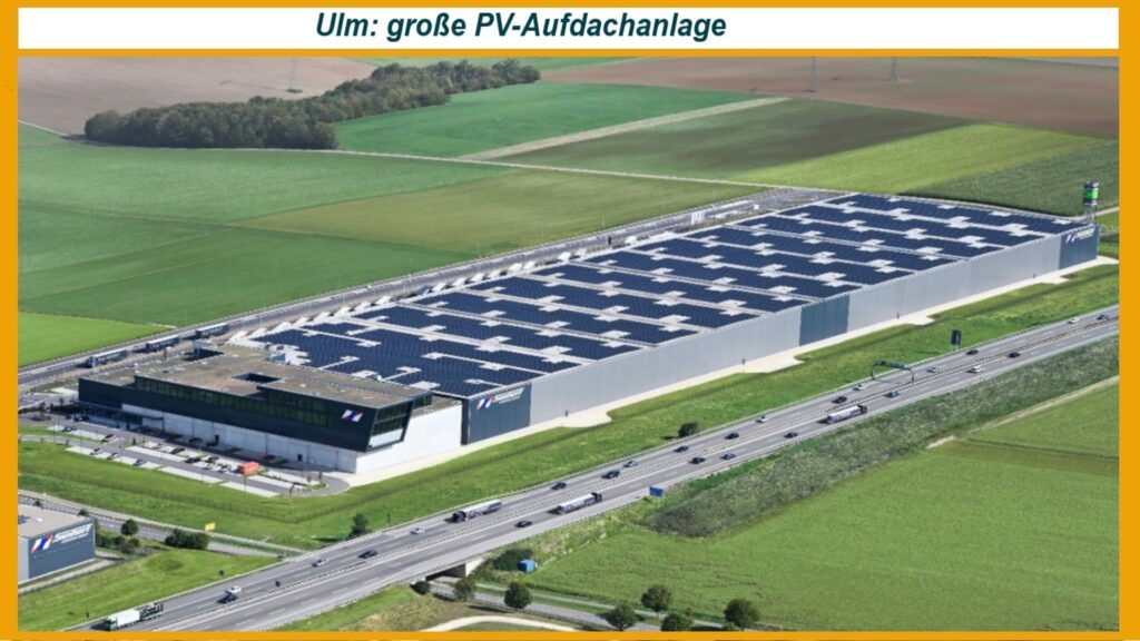 Großflächige Photovoltaik-Aufdachanlage in Ulm, fast so groß wie fünf Fußballfelder, für Solarstrom.