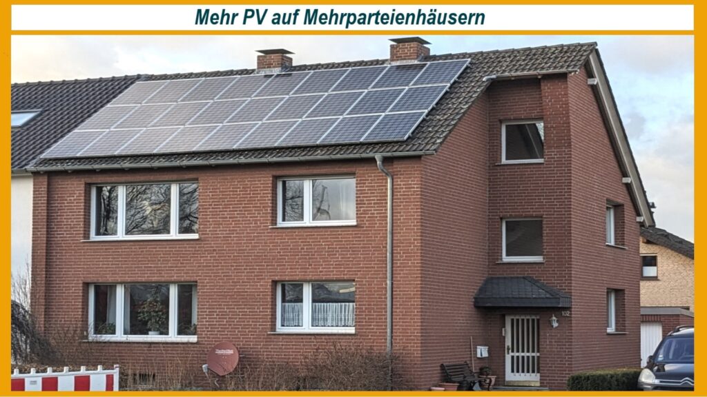 Mehrfamilienhaus mit Solaranlage auf dem Dach, ein Symbol für die Energiewende und nachhaltige Energiespeicherung.