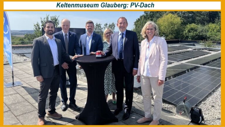 Die Beteiligten der feierlichen Inbetriebnahme der neuen Photovoltaikanlage auf dem Keltenmuseum am Glauberg.