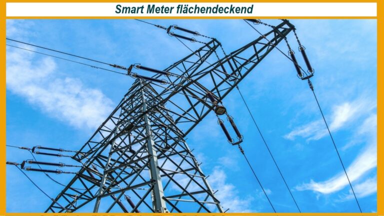 Strommasten unter blauem Himmel symbolisieren die Vernetzung eines intelligenten Stromnetzes für die Energiewende.