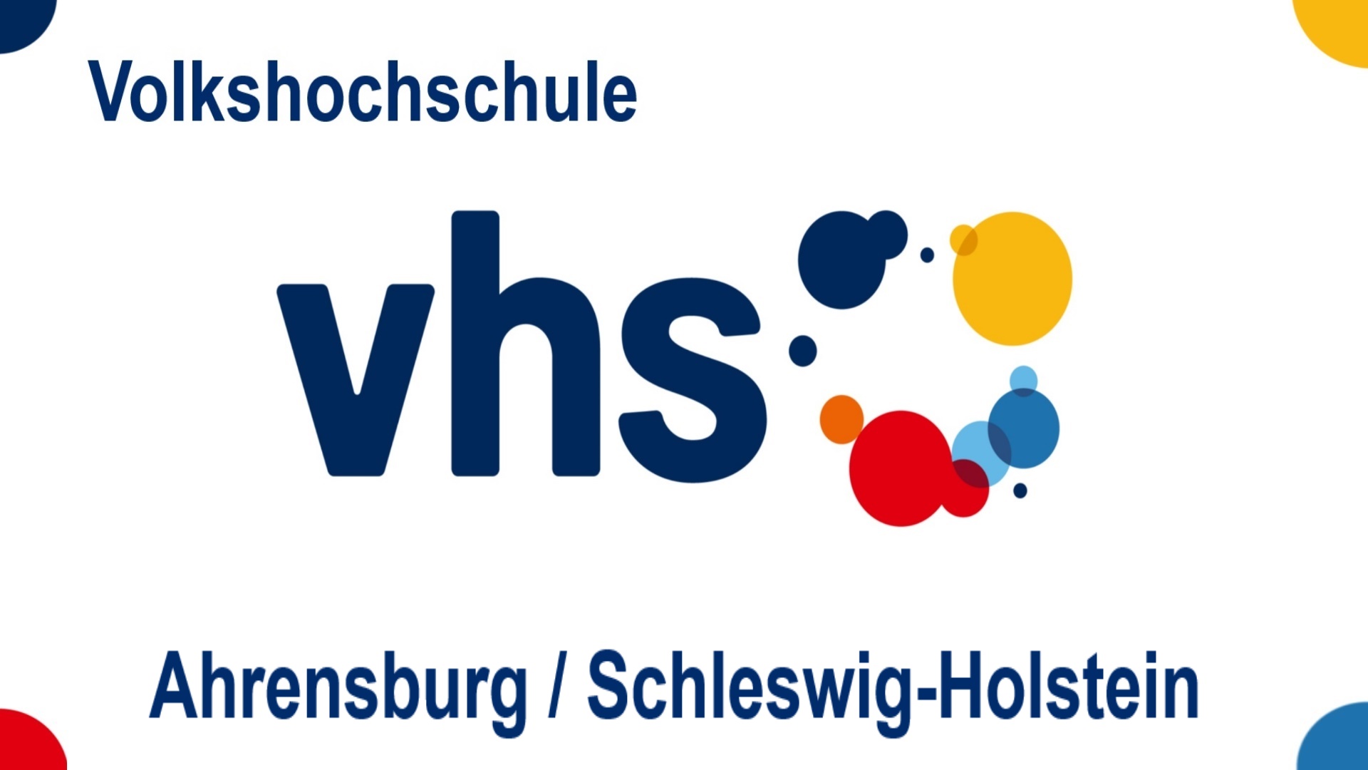 Logo der Volkshochschule (VHS) Ahrensburg in Schleswig-Holstein, Bildungsangebote zu Energiespeichern, Solar, Energiewende und Photovoltaik.