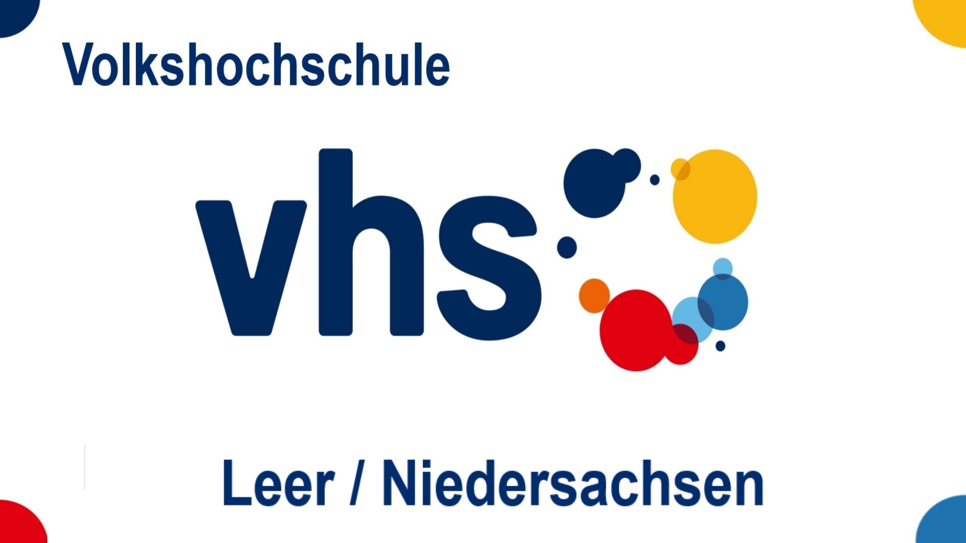 Logo der Volkshochschule Leer in Niedersachsen, Kurse zu Energiespeichern, Energiewende, Solar und Photovoltaik.