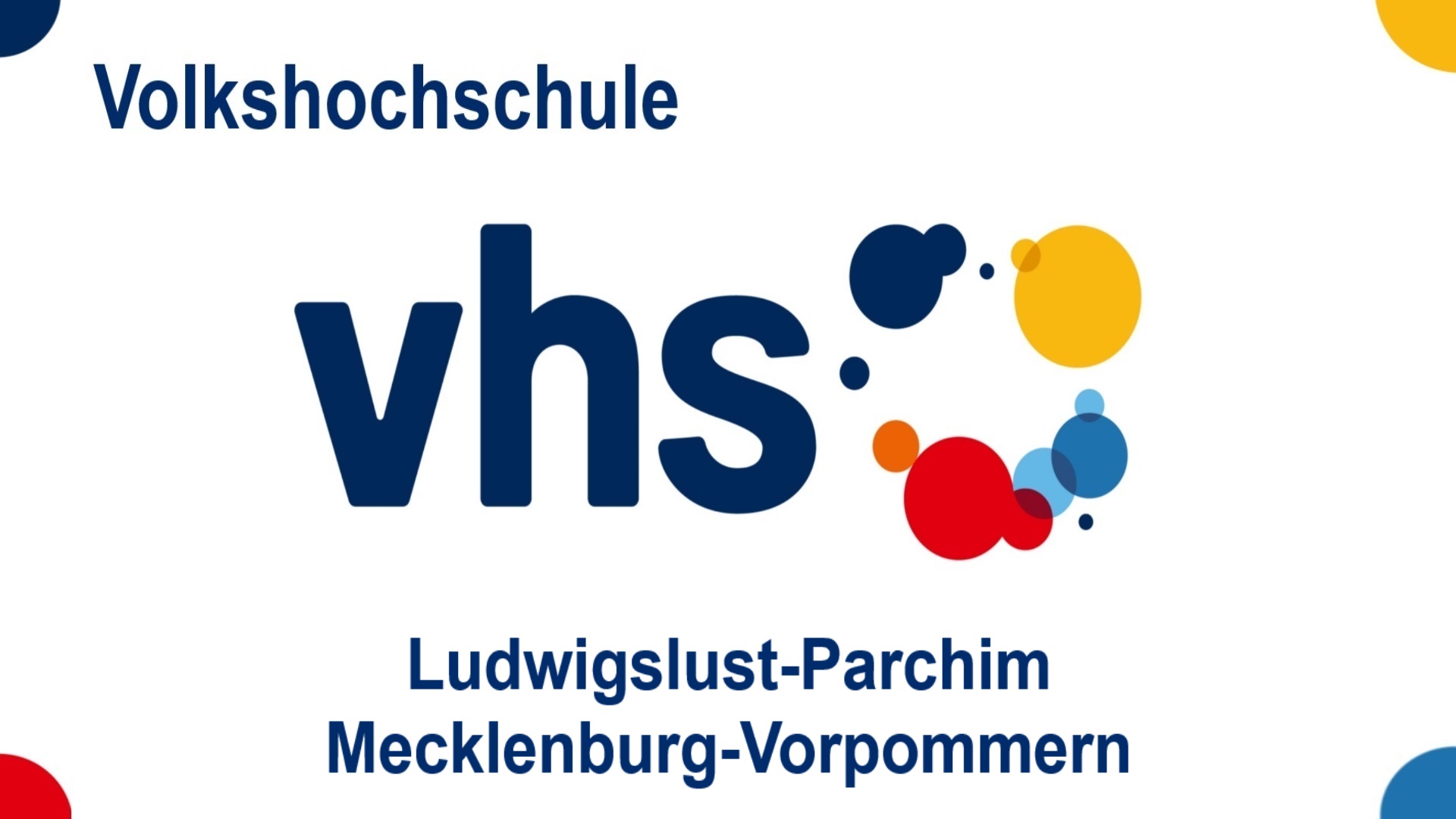 Logo der Volkshochschule Ludwigslust-Parchim in Mecklenburg-Vorpommern, Bildungsangebote zu Energiespeichern, Solar, Energiewende und Photovoltaik.