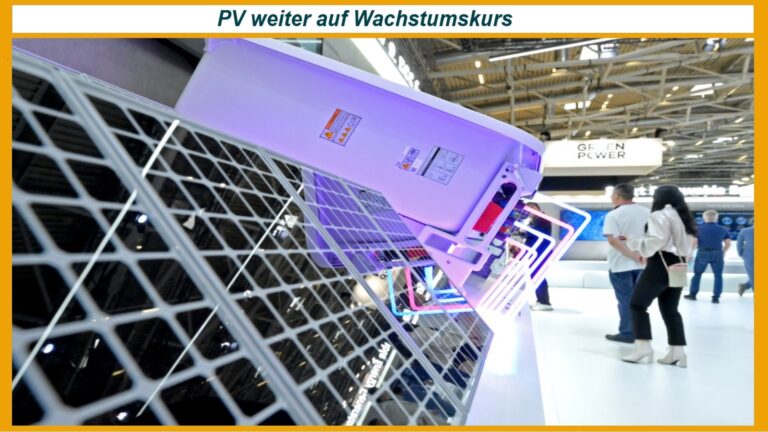 Blick in die Messehalle der Intersolar Europe, die größte Solarmesse der Welt.