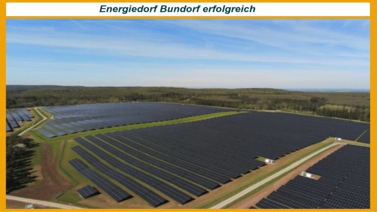 Blick auf den preisgekrönten Solarpark des Energiedorfs Bundorf in Unterfranken