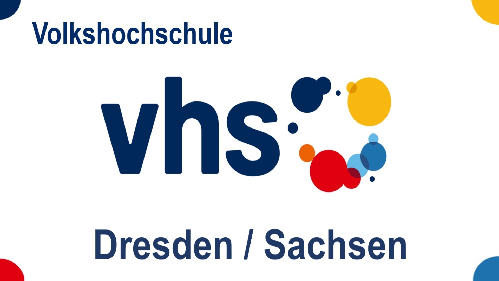 Logo der Volkshochschule (VHS) Dresden in Sachsen, Bildungsangebote zu Energiespeichern, Solar, Energiewende und Photovoltaik.