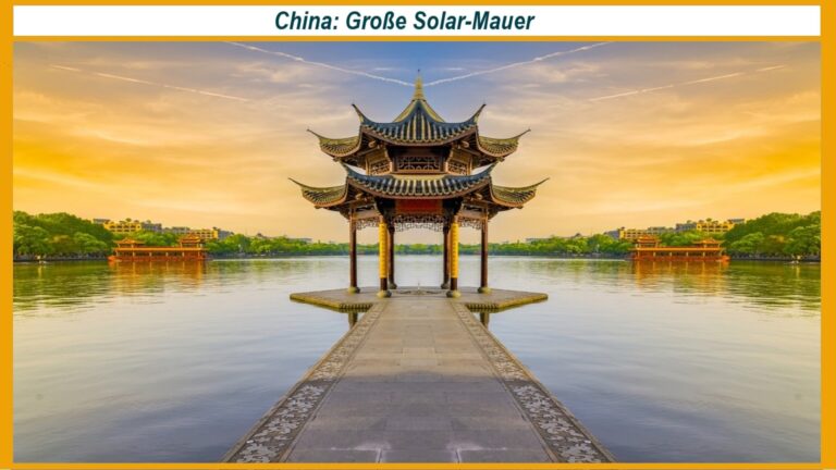 Bambusdach in der Inneren Mongolei, das symbolisch für Chinas gigantisches Solarkraftwerk in der Kubuqi-Wüste steht, das zur Energiewende beiträgt.