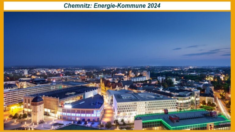 Nächtlicher Blick auf Chemnitz, die 2024 zur Energie-Kommune des Jahres gekürte Stadt.