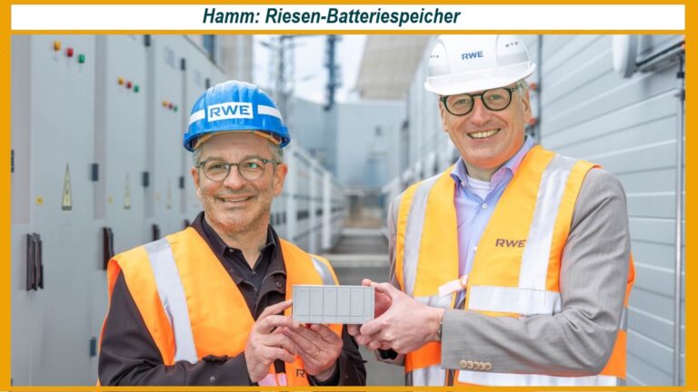 Nikolaus Valerius, CEO von RWE Generation und Marc Herter, Oberbürgermeister von Hamm vor dem Batteriespeicher.