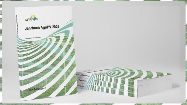 Buchcover „Jahrbuch AgriPV 2025“ über Agri-Photovoltaik – Solarstrom und Landwirtschaft kombiniert