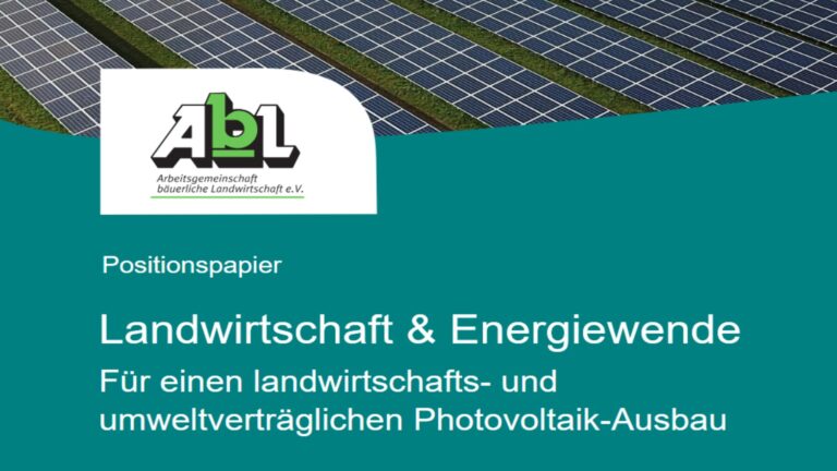 Titelbild des AbL-Positionspapiers zum flächenschonenden Photovoltaik-Ausbau mit Fokus auf Landwirtschaft