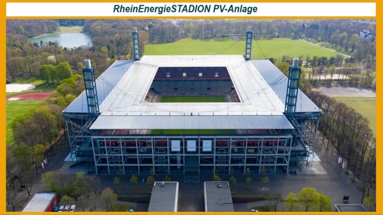 Luftaufnahme des RheinEnergieSTADIONs in Köln, bald mit großflächiger Photovoltaik-Anlage auf dem Dach.