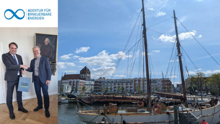 Bürgermeister Dr. Stefan Fassbinder nimmt stellvertretend für Greifswald die Auszeichnung „Energie-Kommune des Monats“ entgegen.