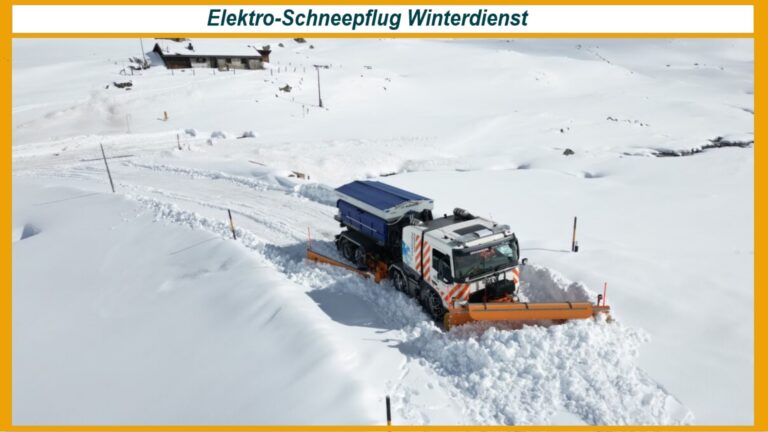 Elektro-Schneepflug bei Schneeräumung auf Alpenpass – emissionsfrei und leistungsstark im Einsatz.