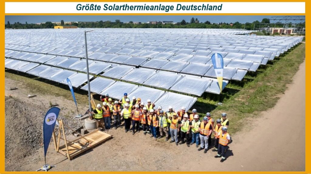 Team der Leipziger Stadtwerke vor Solarthermieanlage zur nachhaltigen Wärmeerzeugung mit Solarenergie.