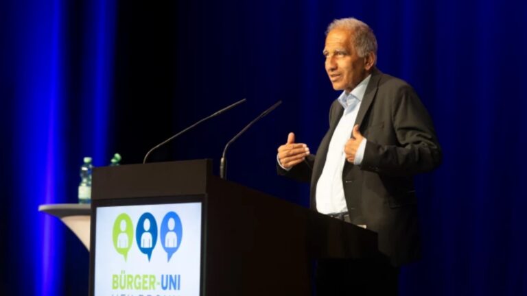 Prof. Mojib Latif spricht beim Bürger-Uni-Vortrag über Klimawandel, Solarenergie und Energiespeicher.