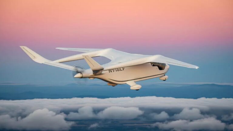 Elektroflugzeug ALIA CTOL über den Wolken – ein Symbol für die Energiewende in der Luftfahrt.