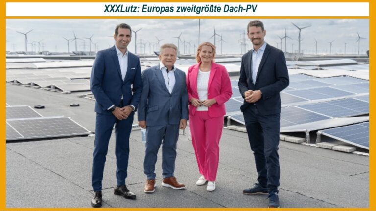 Gruppenfoto vor Europas zweitgrößter Dach-Photovoltaikanlage in Zurndorf – ein Leuchtturmprojekt der Energiewende.