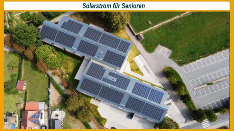 Die Photovoltaikanlage auf dem Dach des Seniorenheims in Waibstadt liefert Strom für die Einrichtung. Die Solarmodule sind gleichmäßig installiert, und das Bild zeigt die nachhaltige Energieversorgung, die Bewohnern Kosten spart und die Klimabilanz verbessert.