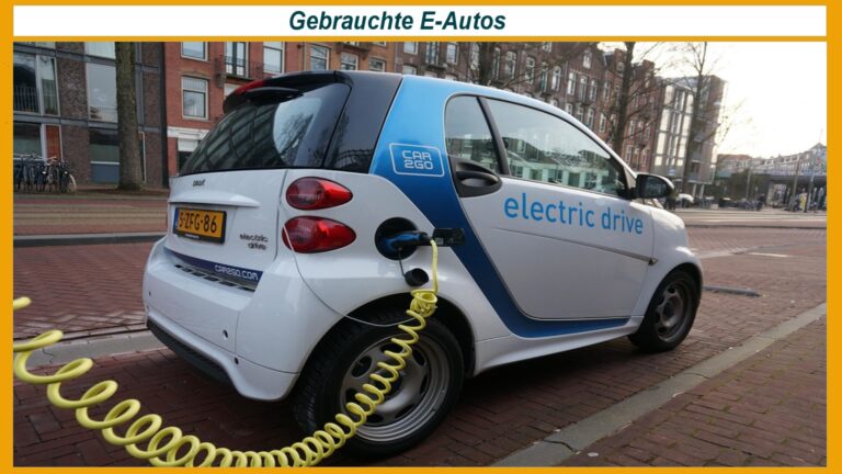 Ein modernes Elektroauto steht an einer öffentlichen Ladesäule und wird geladen. Das Symbolbild zeigt die zunehmende Bedeutung der Elektromobilität und den wachsenden Markt für gebrauchte Elektrofahrzeuge in Deutschland, die klimafreundliche Mobilität ermöglichen.