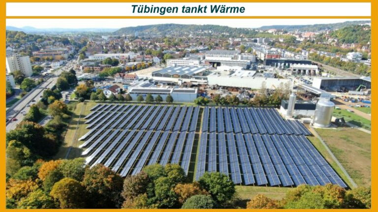 Solarthermie-Park Au mit Großwärmespeicher vor der Stadt Tübingen symbolisiert Wärmetransformation.