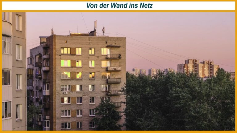 Älterer Wohnkomplex als Beispiel für Quartiere mit großem Potenzial für serielle Sanierung und Photovoltaik.