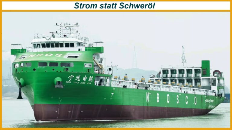 Containerschiff auf See steht symbolisch für elektrischen Antrieb und Energiewende im maritimen Transport
