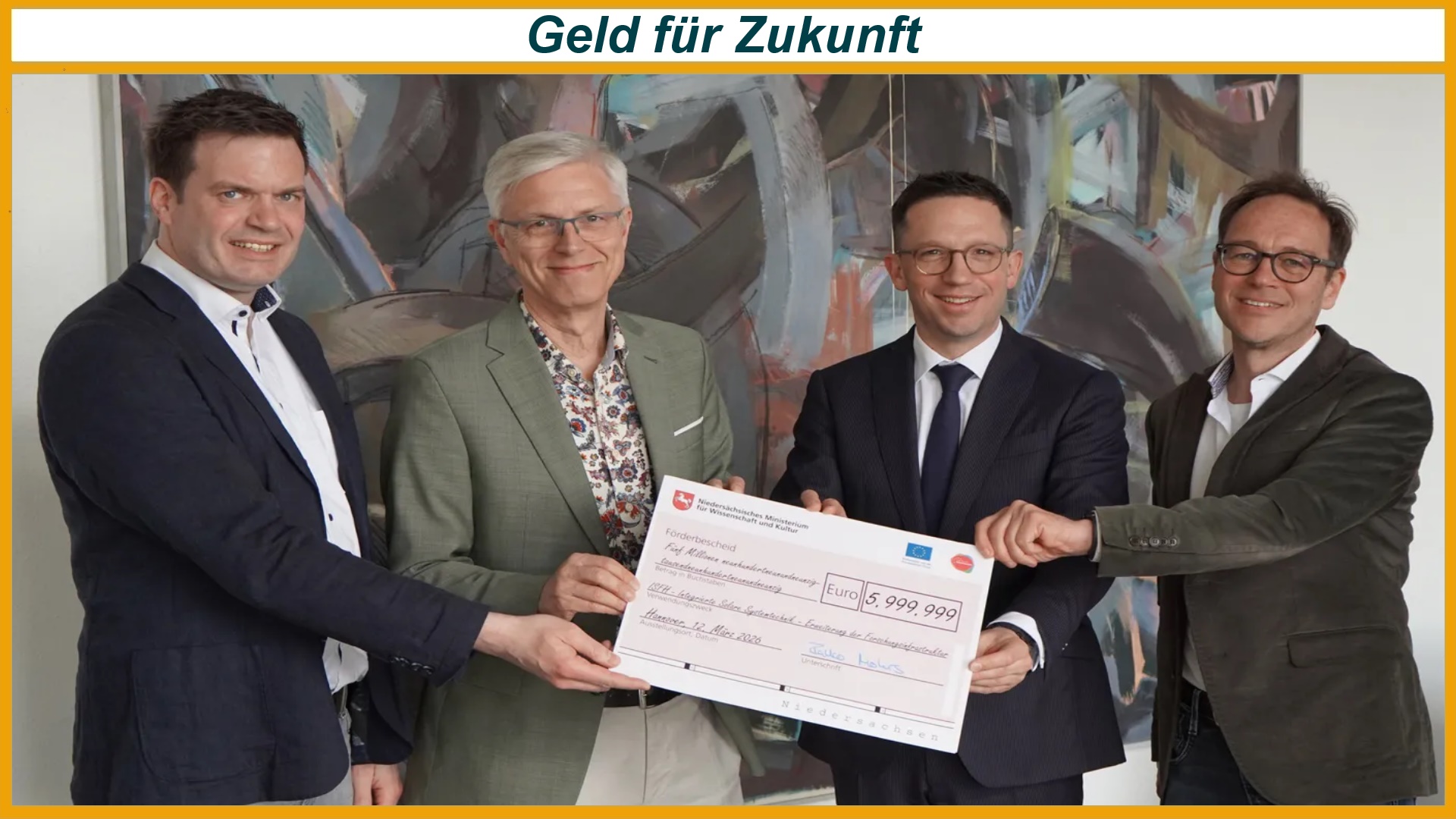 Förderbescheid für Photovoltaik und Wärmepumpen Forschung mit Vertretern aus Wissenschaft und Politik