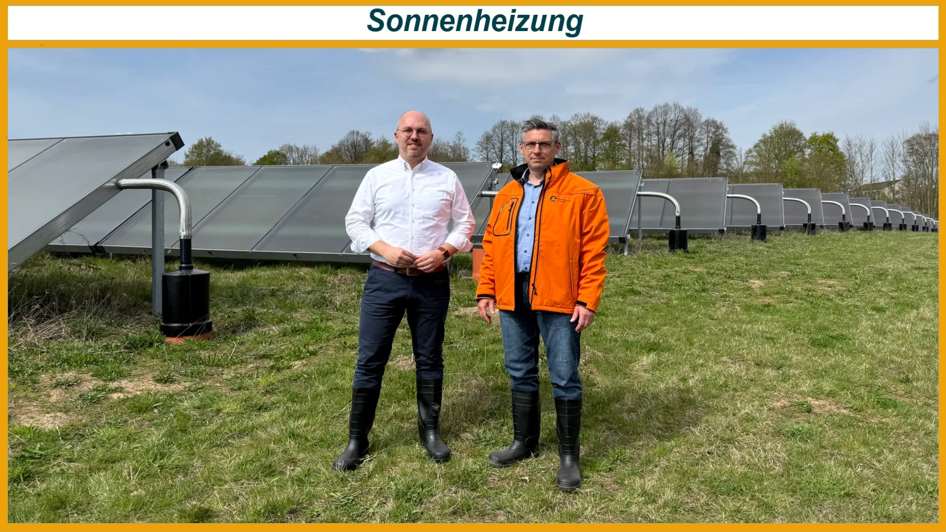 Vertreter der Stadtwerke Lübeck präsentieren neuen Solarthermiepark für klimafreundliche Fernwärme und Energiewende