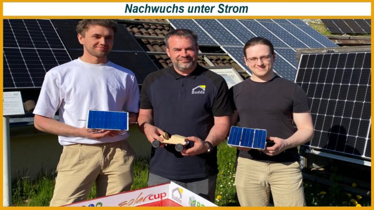 Junge Solarcup Sieger präsentieren ihre selbstgebauten Solarflitzer gemeinsam mit Sponsor René Budde in Glücksburg