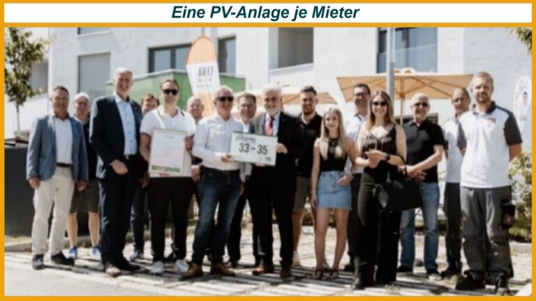 Gruppenfoto der Projektbeteiligten und Vertreter der GWW Wernigerode bei der Auszeichnung des Sonnenhauses mit der Grünen Hausnummer Plus