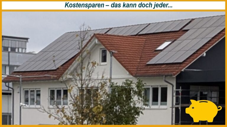Einfamilienhaus mit Photovoltaikanlage als Symbol für die langfristige Wirtschaftlichkeit von Solarenergie. Nach der Investition erzeugt die Anlage über viele Jahre Strom, ohne dass dafür Brennstoffe eingekauft werden müssen.